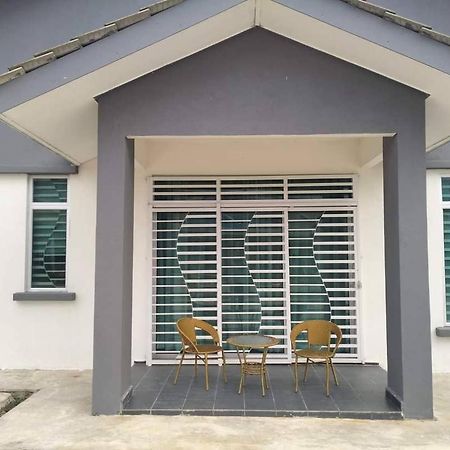 D'Sara Homestay Fully Furnished 3 Bedrooms All Aircond 2 Miles Centre Chukai 외부 사진
