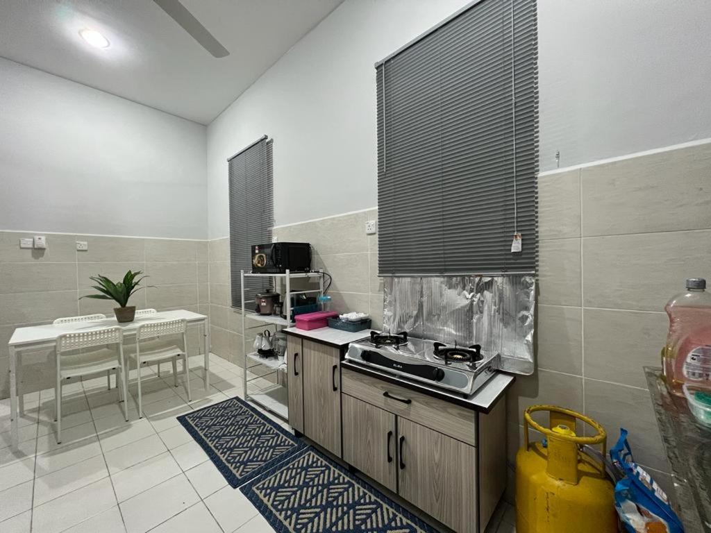 D'Sara Homestay Fully Furnished 3 Bedrooms All Aircond 2 Miles Centre Chukai 외부 사진