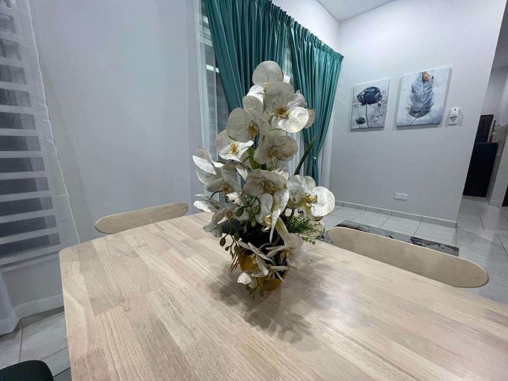 D'Sara Homestay Fully Furnished 3 Bedrooms All Aircond 2 Miles Centre Chukai 외부 사진