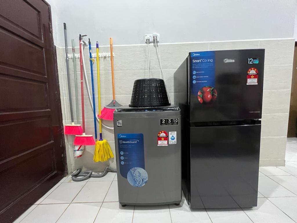 D'Sara Homestay Fully Furnished 3 Bedrooms All Aircond 2 Miles Centre Chukai 외부 사진