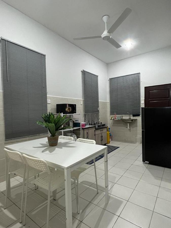 D'Sara Homestay Fully Furnished 3 Bedrooms All Aircond 2 Miles Centre Chukai 외부 사진