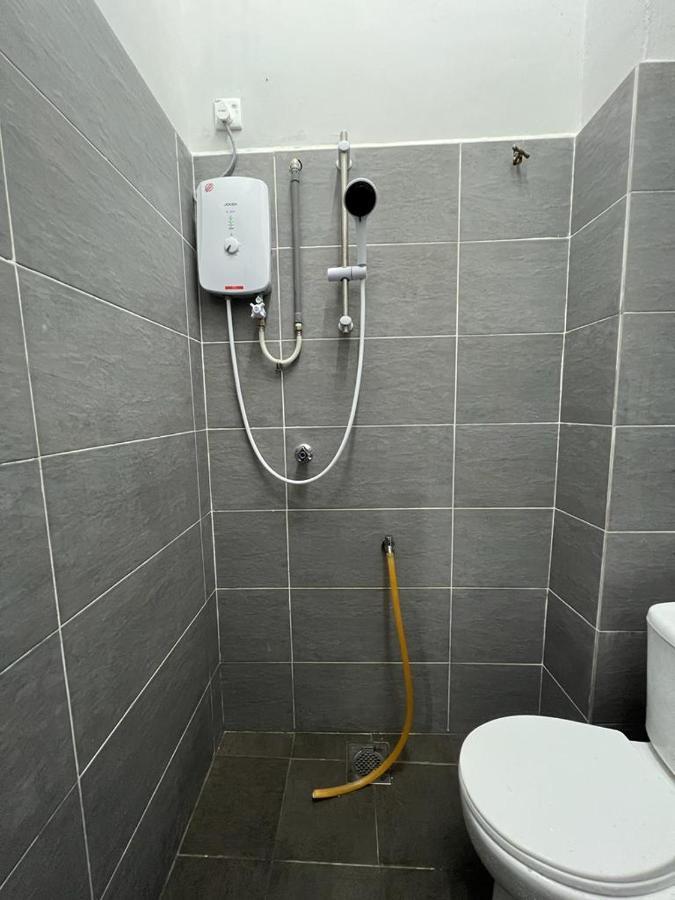 D'Sara Homestay Fully Furnished 3 Bedrooms All Aircond 2 Miles Centre Chukai 외부 사진