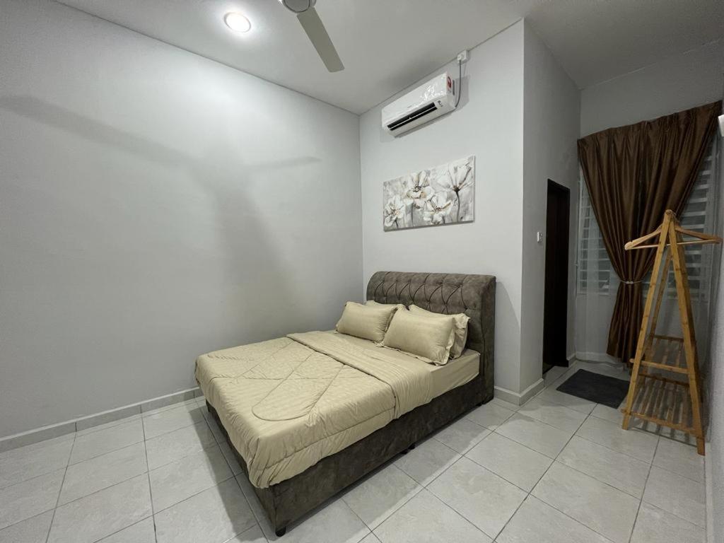 D'Sara Homestay Fully Furnished 3 Bedrooms All Aircond 2 Miles Centre Chukai 외부 사진