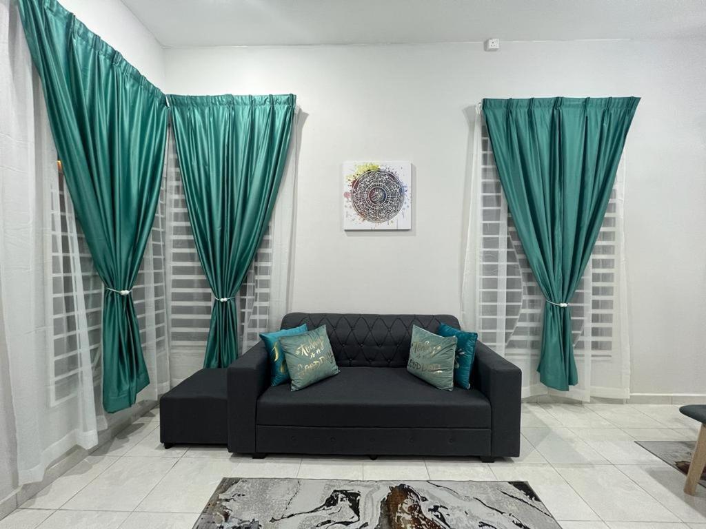 D'Sara Homestay Fully Furnished 3 Bedrooms All Aircond 2 Miles Centre Chukai 외부 사진