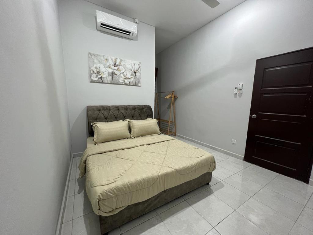D'Sara Homestay Fully Furnished 3 Bedrooms All Aircond 2 Miles Centre Chukai 외부 사진