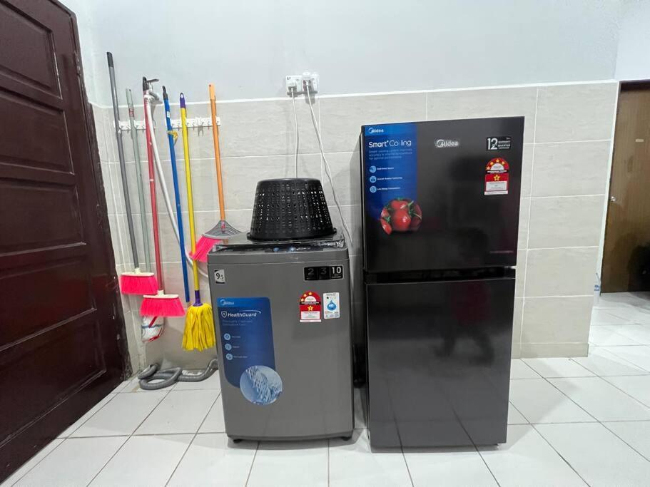 D'Sara Homestay Fully Furnished 3 Bedrooms All Aircond 2 Miles Centre Chukai 외부 사진