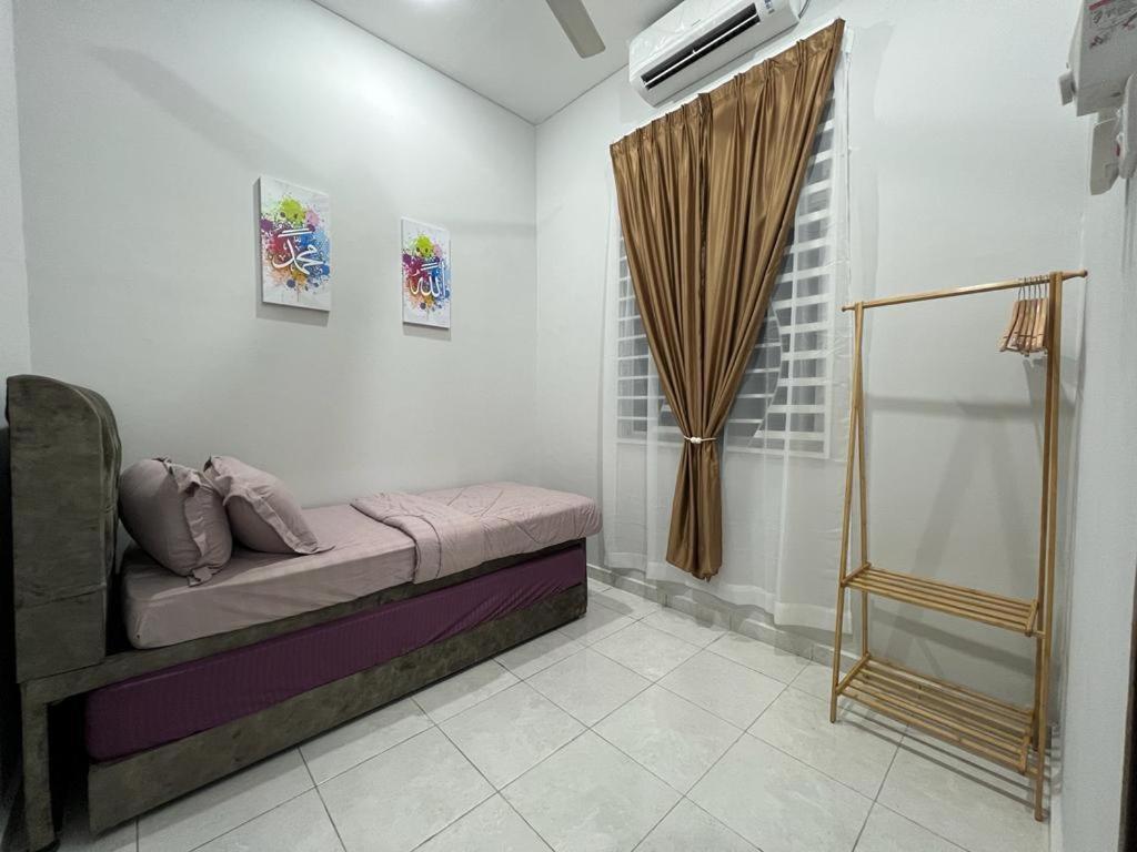 D'Sara Homestay Fully Furnished 3 Bedrooms All Aircond 2 Miles Centre Chukai 외부 사진
