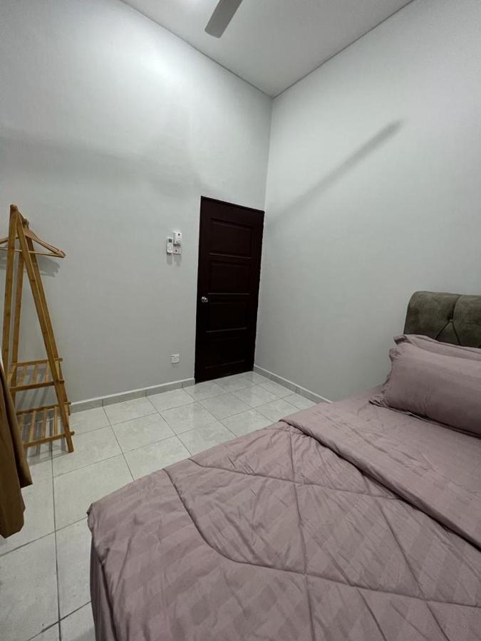 D'Sara Homestay Fully Furnished 3 Bedrooms All Aircond 2 Miles Centre Chukai 외부 사진