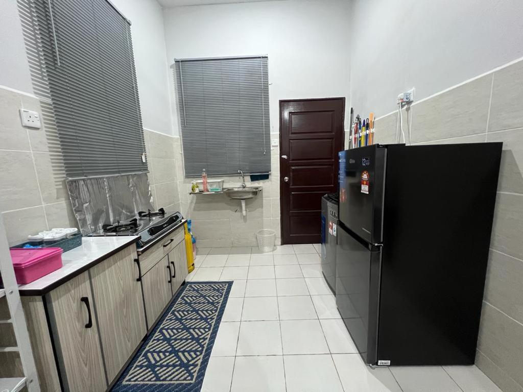 D'Sara Homestay Fully Furnished 3 Bedrooms All Aircond 2 Miles Centre Chukai 외부 사진