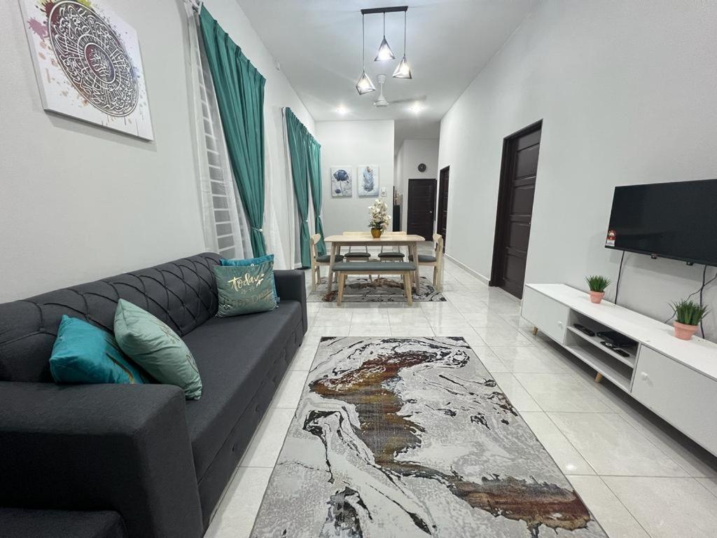 D'Sara Homestay Fully Furnished 3 Bedrooms All Aircond 2 Miles Centre Chukai 외부 사진