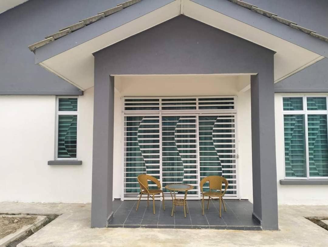D'Sara Homestay Fully Furnished 3 Bedrooms All Aircond 2 Miles Centre Chukai 외부 사진
