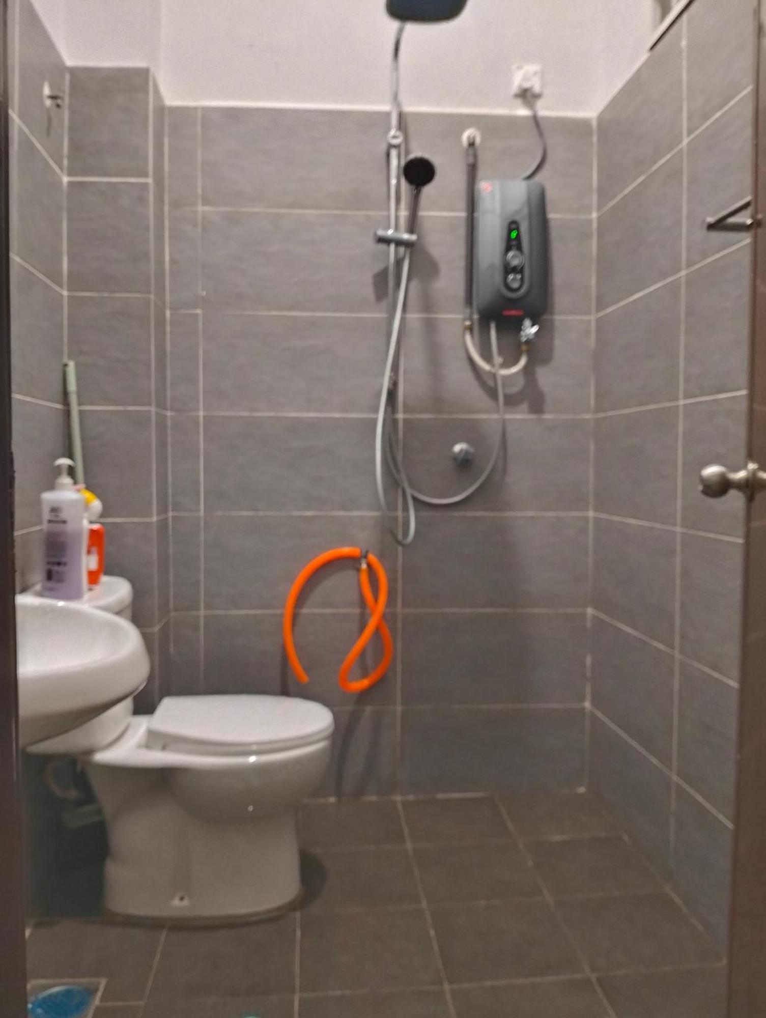 D'Sara Homestay Fully Furnished 3 Bedrooms All Aircond 2 Miles Centre Chukai 외부 사진
