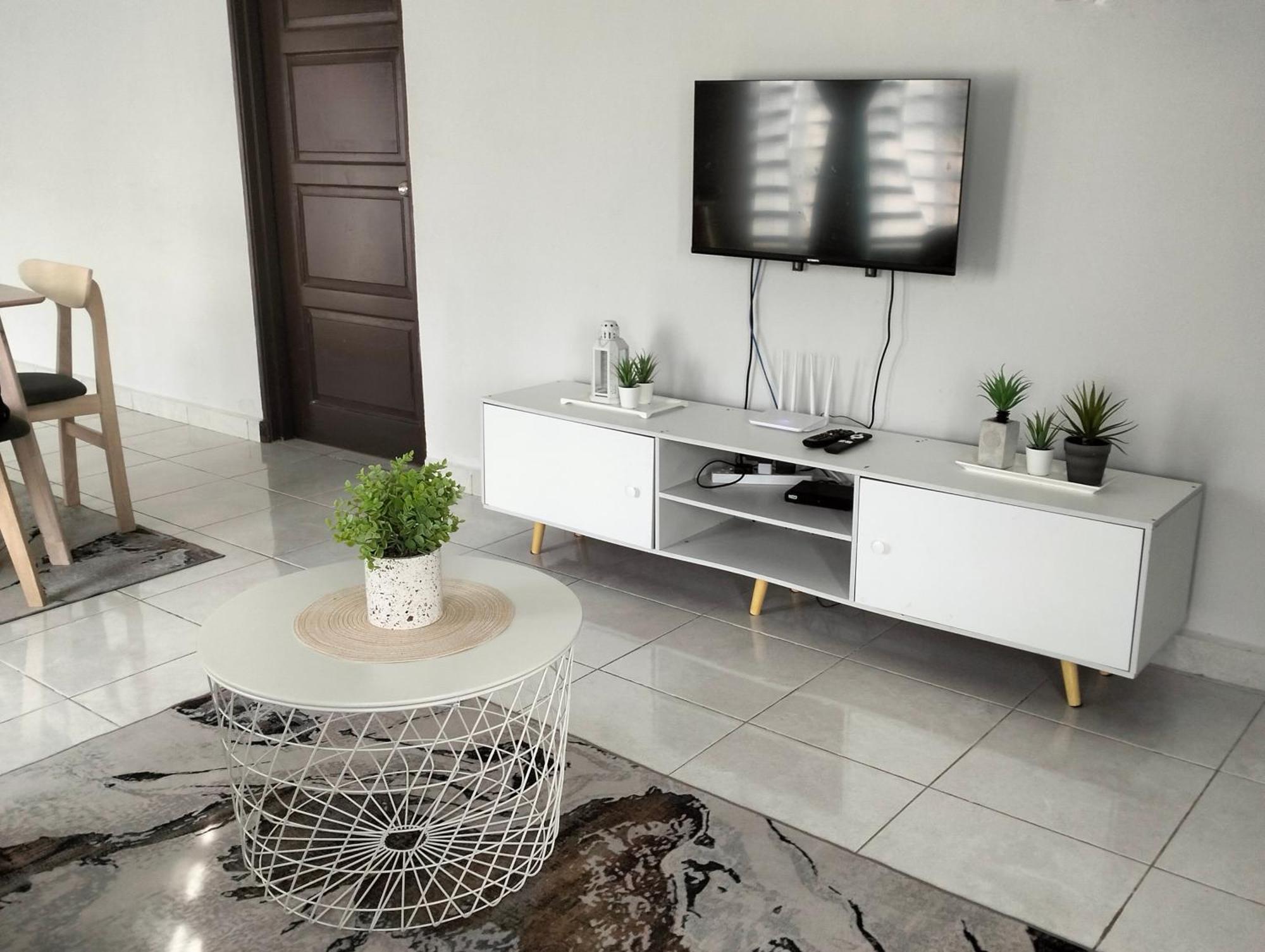 D'Sara Homestay Fully Furnished 3 Bedrooms All Aircond 2 Miles Centre Chukai 외부 사진