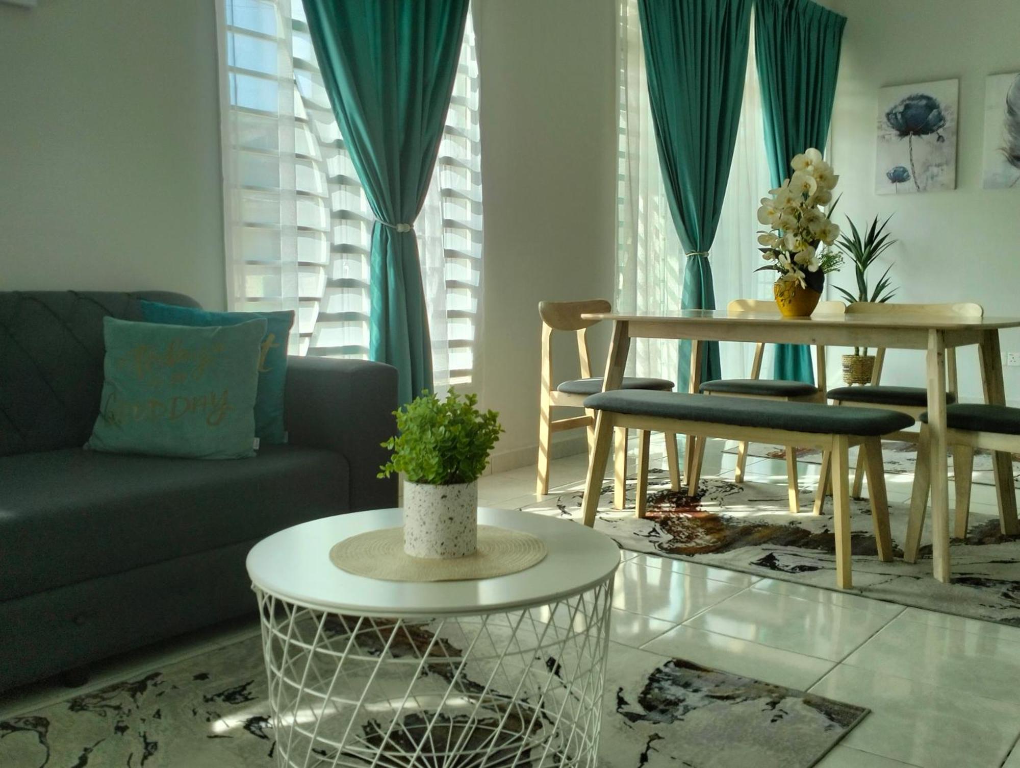 D'Sara Homestay Fully Furnished 3 Bedrooms All Aircond 2 Miles Centre Chukai 외부 사진