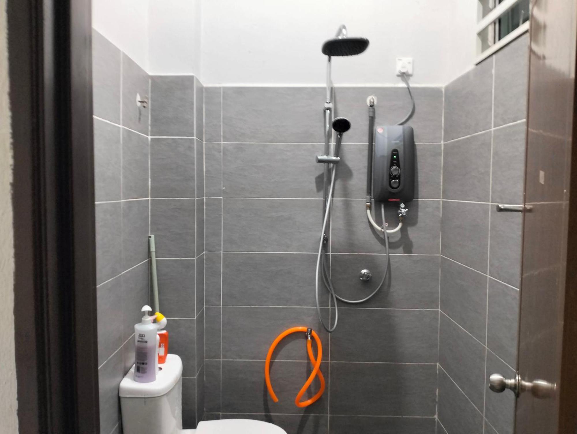 D'Sara Homestay Fully Furnished 3 Bedrooms All Aircond 2 Miles Centre Chukai 외부 사진